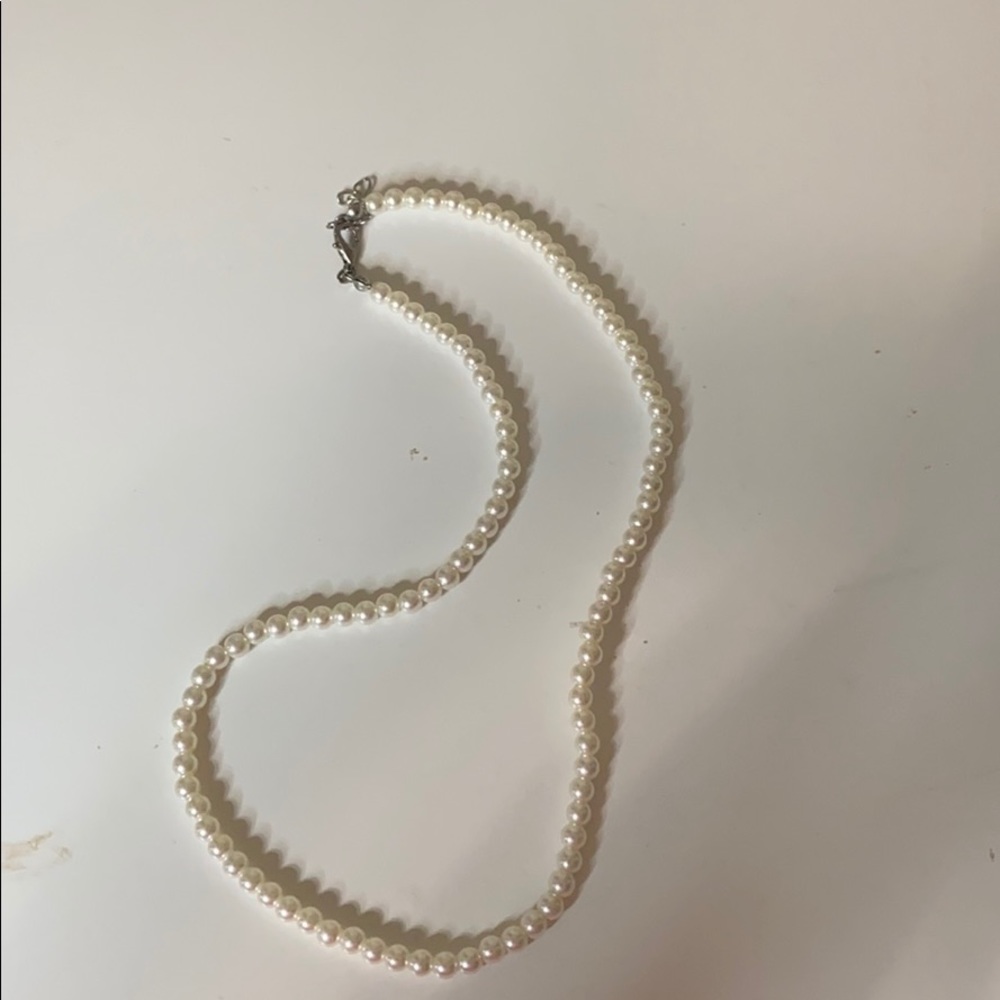 White Pearl necklace